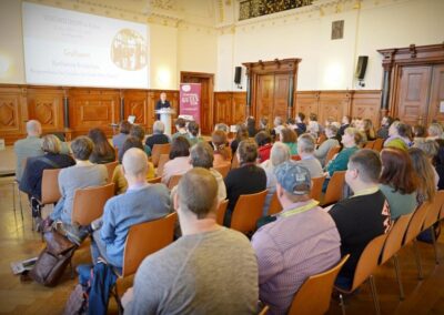 Vereinsforum Halle 2023 - großer Saal gefüllt mit Besucher:innen