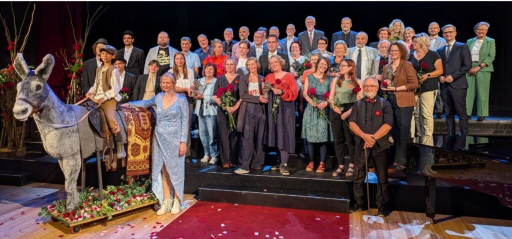 Ausgezeichnetes Engagement: Unsere Berufspatinnen und -paten gewinnen „Der Esel, der auf Rosen geht“